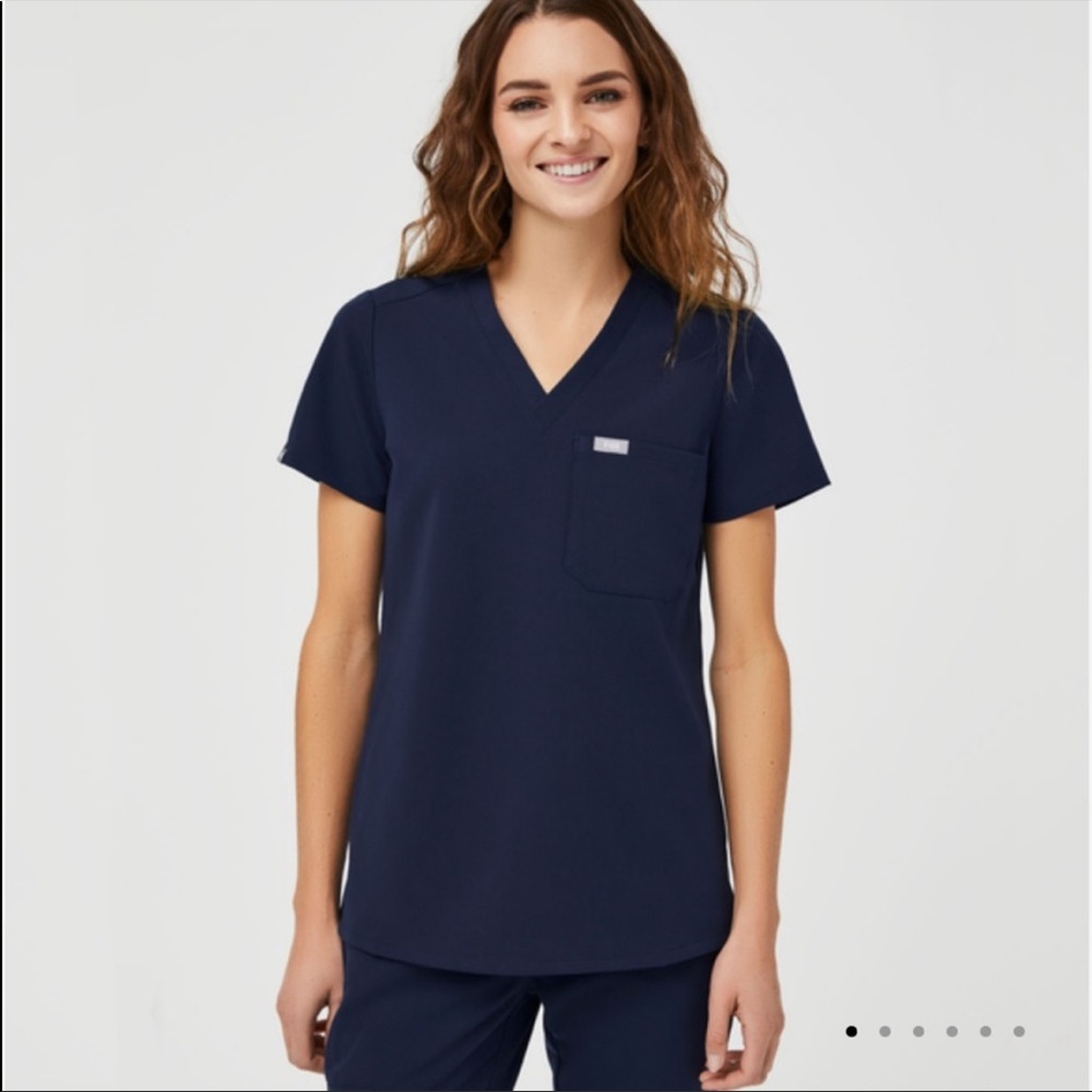 FIGS Catarina One Pocket Scrub Top - NWT